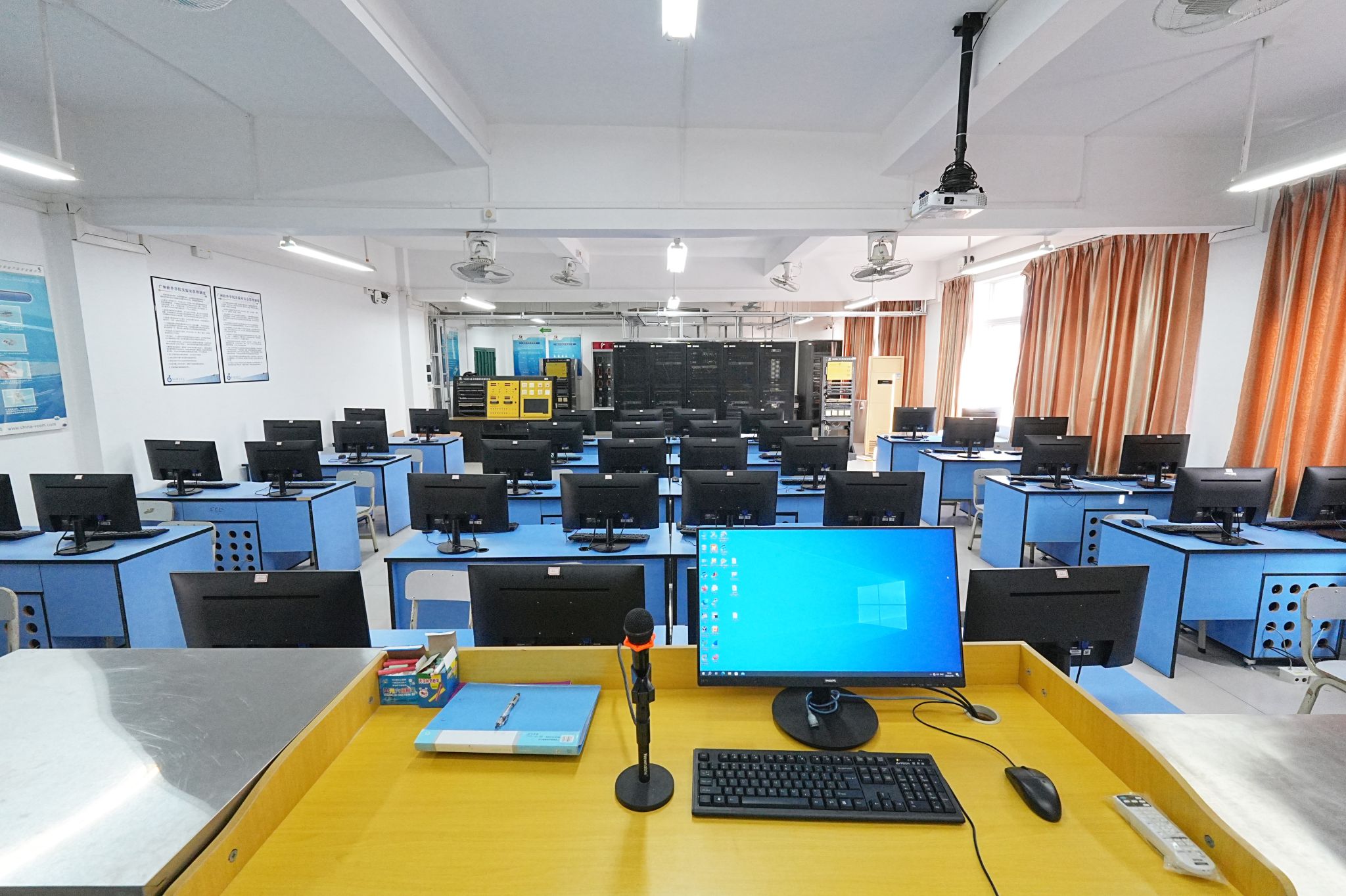 實(shí)驗(yàn)室建設(shè)中的計(jì)算機(jī)信息系統(tǒng)集成 驅(qū)動(dòng)科研創(chuàng)新的關(guān)鍵技術(shù)